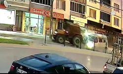 Tarım işçilerini taşıyan minibüsün traktöre çarptı: 10 yaralı (Video)