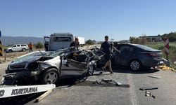 İki otomobilin çarpıştığı kazada 1 kişi öldü 3 kişi yaralandı (Video)