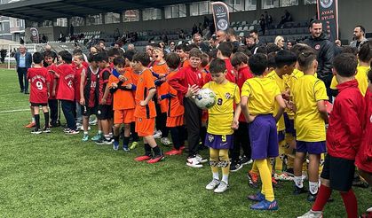 "Çocuk Bayramı Kupası" futbol turnuvası düzenlendi