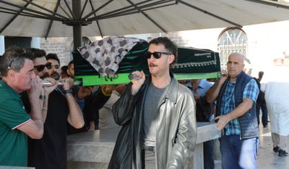 Oyuncu Uraz Kaygılaroğlu'nun vefat eden babaannesi Balıkesir'de toprağa verildi