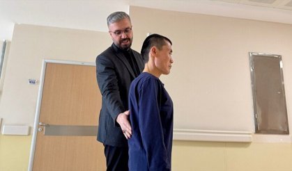 21 yıldır çektiği kamburluktan 12 saatlik ameliyatla kurtuldu