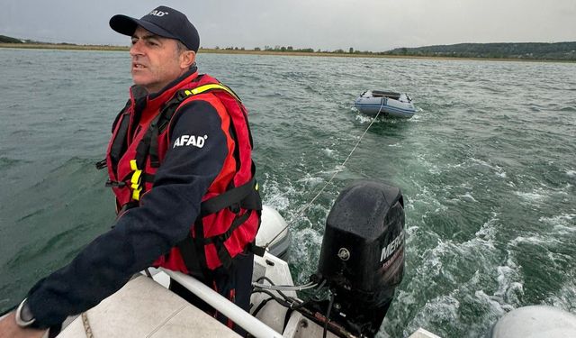Göle açıldıkları botta mahsur kalan 2 kişi kurtarıldı