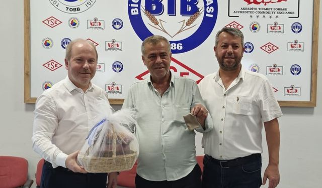 Çanakkale Biga’da sezonun ilk mahsulü arpa satıldı