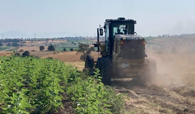 Biga’da tarla yolları yeniledi: Tarım ve ulaşım kolaylaştı