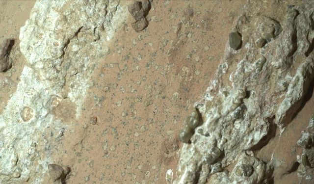 NASA, Mars'ta olası eski yaşam belirtileri buldu