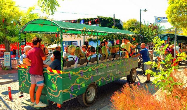 Bozcaada Kültür ve Sanat Dolu Bir Aya Hazırlanıyor: 24. Bağbozumu Festivali Başladı!