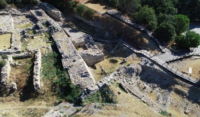 Çanakkale’de arkeologlar saray ve agora ile sur duvarını gün ışığına çıkarıyor