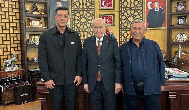 Bahçeli, eski futbolcu Mesut Özil'i kabul etti