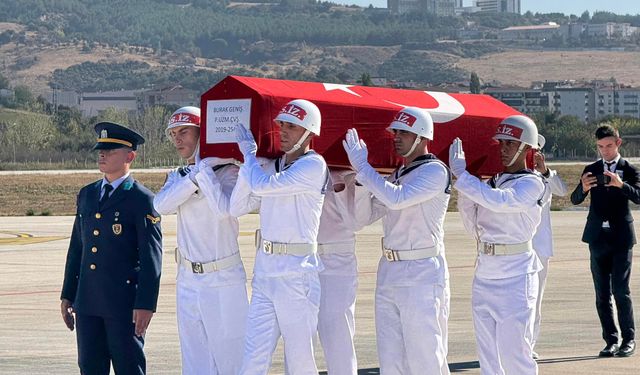 Çanakkale şehidini gözyaşı ile karşıladı