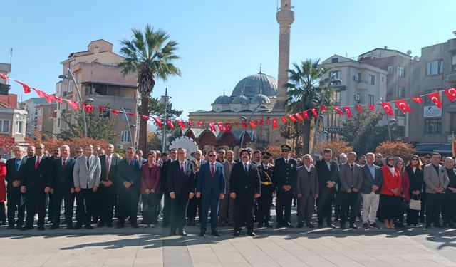 Biga'da Cumhuriyet Bayramı çelenk töreni yapıldı