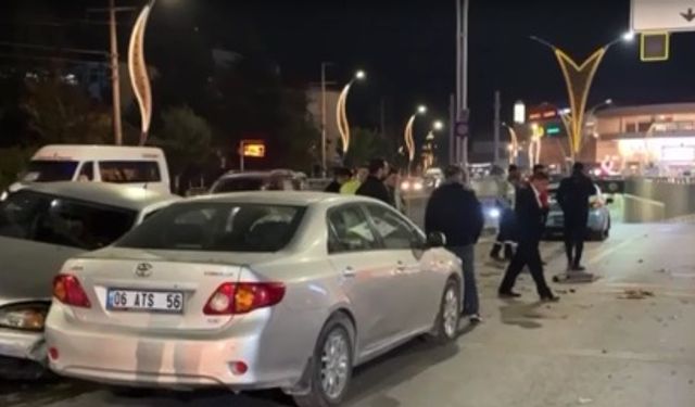 4 aracın karıştığı zincirleme trafik kazasında 2 kişi yaralandı