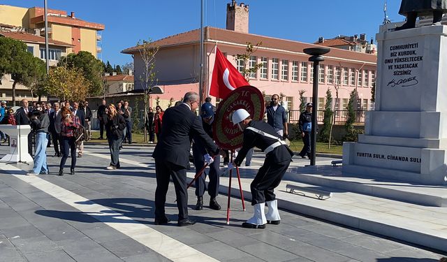 Çanakkale'de 29 Ekim kutlamaları çelenk sunumuyla başladı