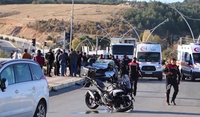 Trafik kazasında 2'si polis 4 kişi yaralandı