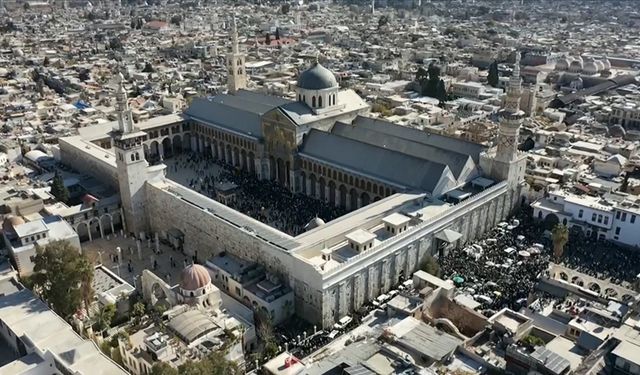 Emevi Camii’nde Baas Rejimi Sonrası İlk Cuma Namazı!