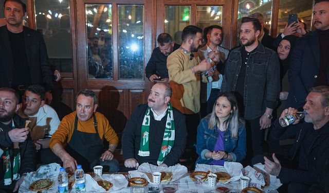Mustafa Varank, vatandaşlarla sahurda bir araya geldi
