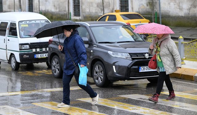 Edirne ve Kırklareli'nde gök gürültülü sağanak etkili oldu