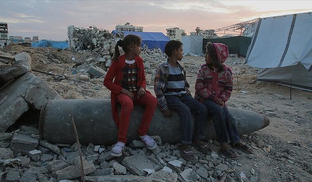 Patlamamış mühimmatların ortasında yaşayan Filistinliler her an ölümle burun buruna
