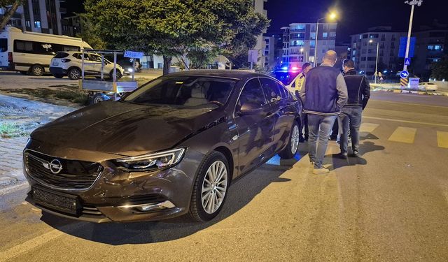Otomobille çarpışan motosikletin sürücüsü yaralandı