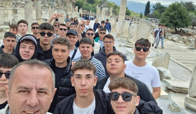 Bigalı öğrenciler Ege’nin kalbinde tarihe yolculuk yaptı!