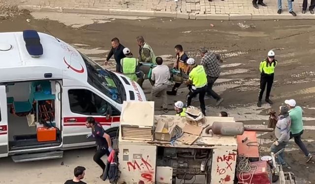 Çöken toprağın altında kalan işçi kurtarıldı