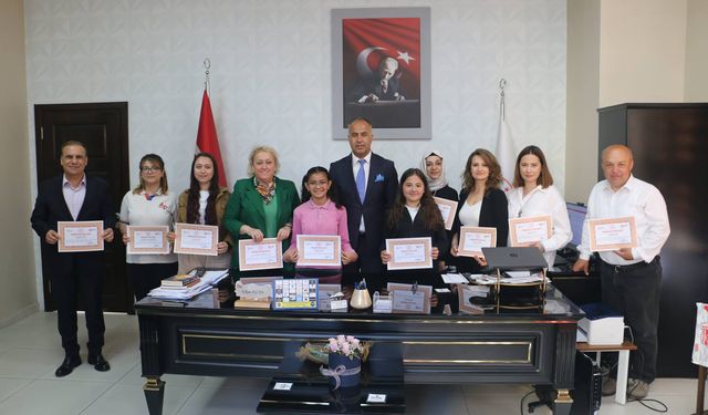 Kelimelerle yarıştılar, Biga’ya gurur getirdiler!