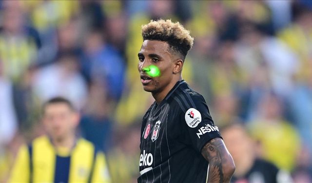 Futbolculara lazer tutan taraftar futboldan men edildi