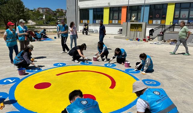Okulları renklendiren proje