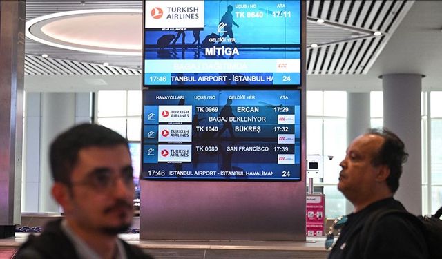 Trablus'tan ayrılan Türk vatandaşlarını taşıyan ilk uçak İstanbul'a geldi