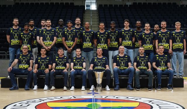 Euroleague şampiyonu Fenerbahçe , basın mensuplarıyla bir araya geldi