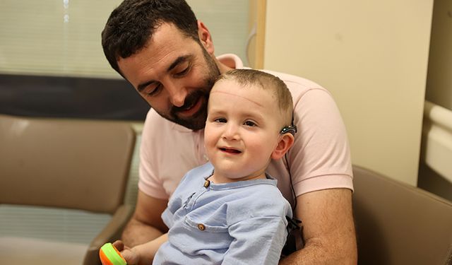Minik Mustafa İlk Kez Duydu, Ağlayarak Tepki Verdi