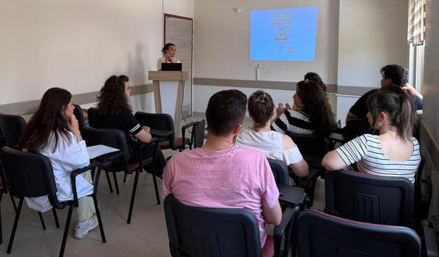 Gelibolu'da sağlık personeli KKKA hastalığı konusunda bilgilendirildi
