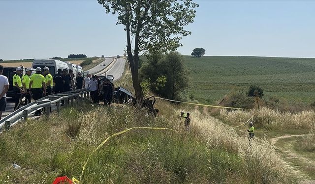 Ağaca çarpan otomobildeki 5 kişi hayatını kaybetti
