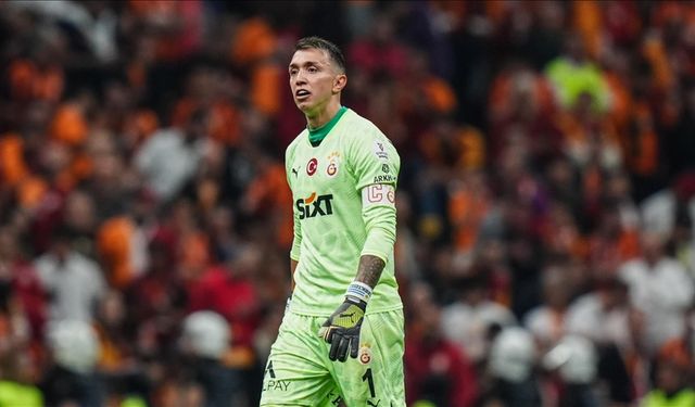 Fernando Muslera, Estudiantes'e transfer oldu