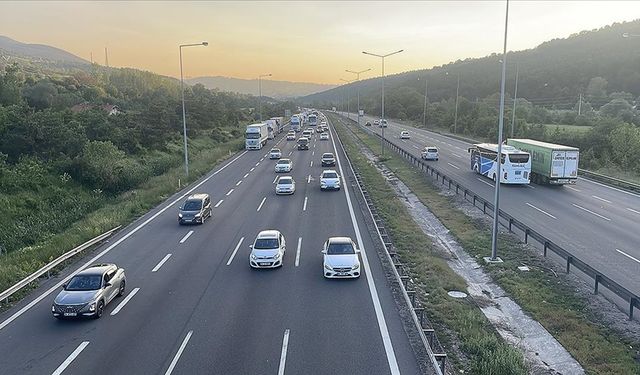 Yollarda bayram tatili yoğunluğu başladı