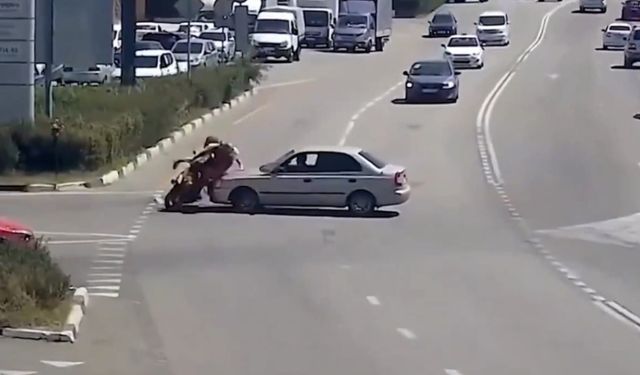 Bakan Yerlikaya, motosiklet kazası videosuyla uyardı