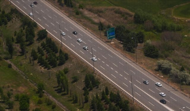 Emniyet ve jandarmadan bayram öncesi trafiğe havadan denetim