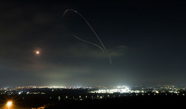 İsrail ordusuna göre, İran İsrail'e 80'e yakın füze attı