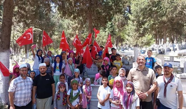 Biga’da Kur’an kursu öğrencilerinden duygulandıran şehit ziyareti