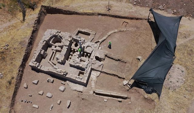Tarlada yaklaşık 1700 yıllık Roma hamamı gün yüzüne çıkarıldı