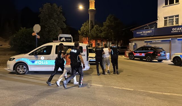 Polis kontrol noktası yakınında aracından inip kaçmaya çalışan sürücü yakalandı