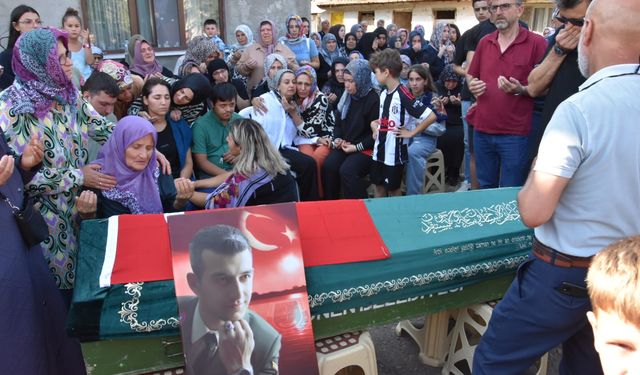 Gönen'deki fabrika yangınında yaşamını yitiren 2 işçi son yolculuğuna uğurlandı