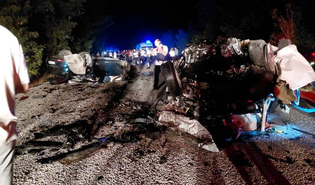 Çanakkale'deki Feci Kaza 6 Can Aldı: Kimlikler Açıklandı