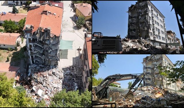 Depremde ağır hasar gören binalar kontrollü şekilde yıkılıyor