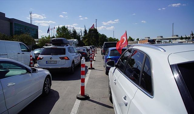 Gurbetçilerin sınır kapılarından geçişleri hızlandı
