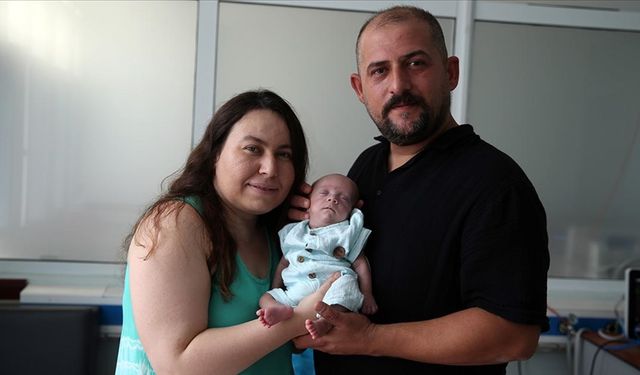 800 gram doğan bebek, 4 aylık kuvöz sürecinin ardından taburcu edildi