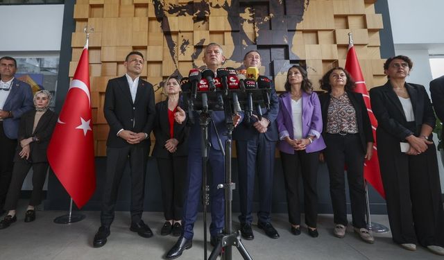 DEM Parti Eş Genel Başkanlarından, CHP Genel Başkanı Özel'e ziyaret