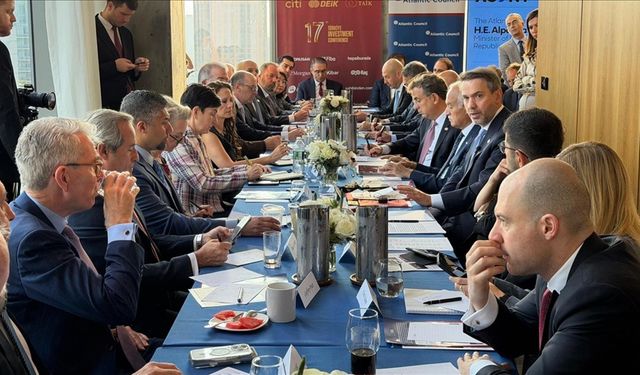 Bakan Bayraktar, ABD'li iş insanlarına yatırım çağrısında bulundu
