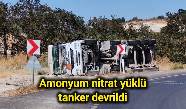 Amonyum nitrat yüklü tanker devrildi