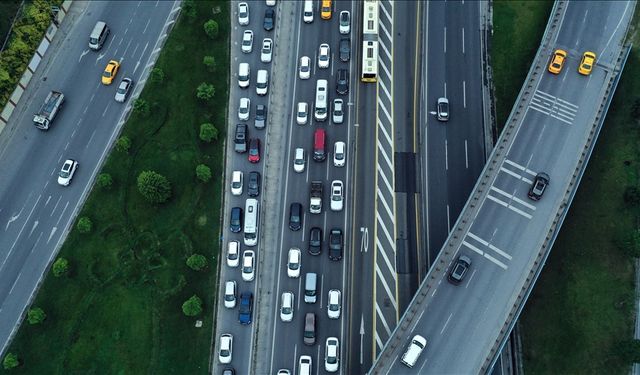 Ağustos ayında trafiğe yüz binlerce araç kaydedildi