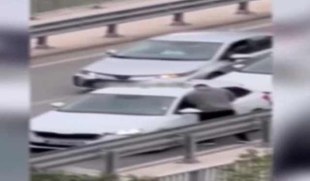 Trafikte sabırlar taştı sürücüyü levyeyle dövdü